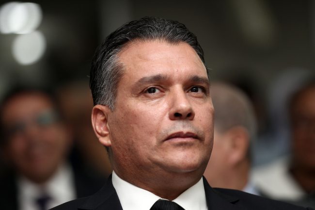 أصبح الرجل الأول بالحزب الحاكم والبعض يرشحه لتولي الرئاسة.. من هو الشاب الذي بات ثالث أهم شخصية في الجزائر