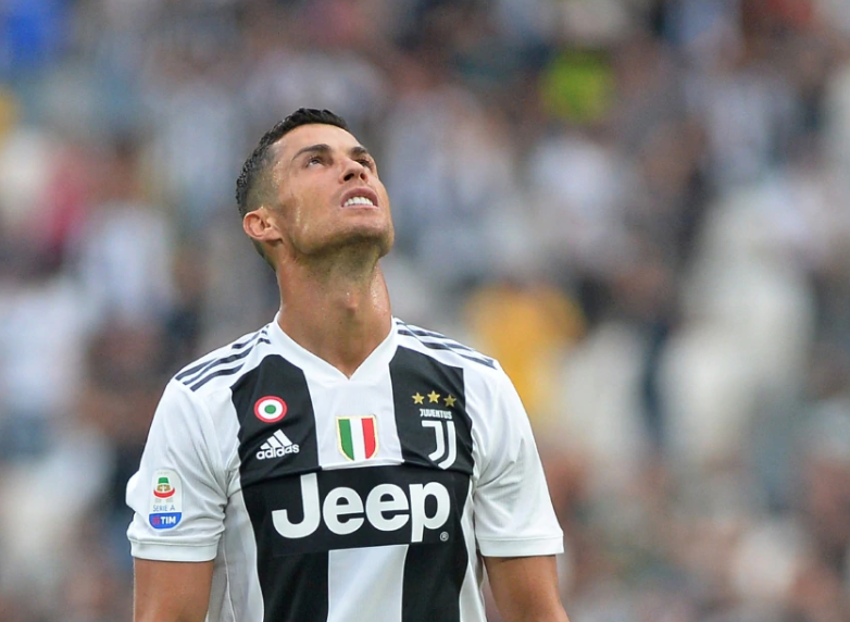 رونالدو يعتذر لجماهير مانشستر يونايتد