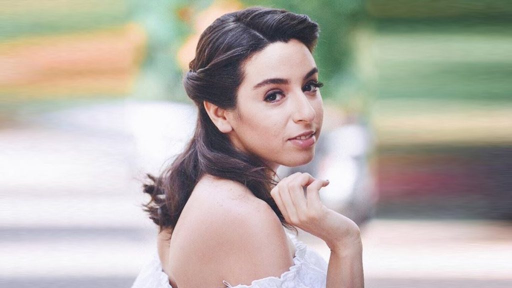 فستان سارة عبدالرحمن في مهرجان القاهرة السينمائي مستعمل من «وكالة البلح».. لن تصدق سعره!