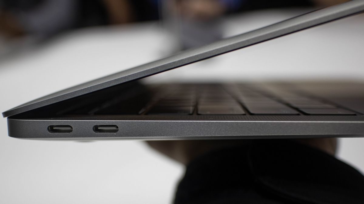 MacBook Air أصبح أخفَّ وأنحف وأصغر/مواقع التواصل الاجتماعي