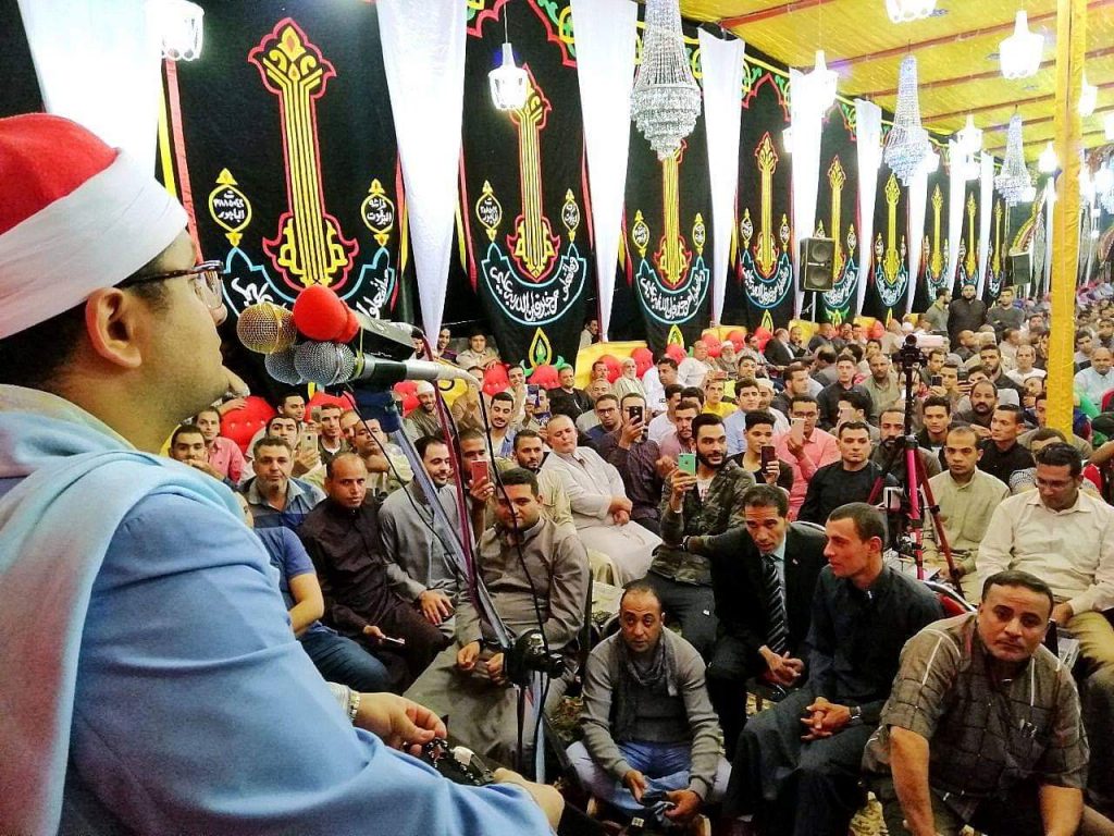 قراء القرآن في مصر تحوّلوا إلى ما يشبه الفنانين من حيث الشهرة والمعجبين