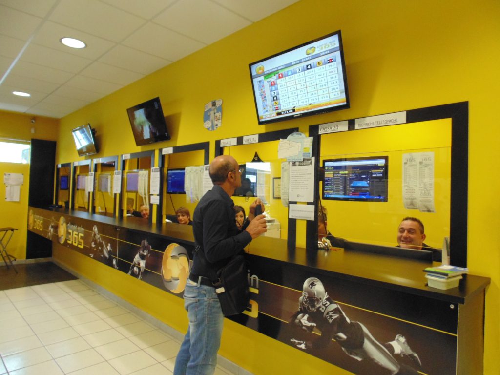 تحولت لعبة الرهان الإلكتروني "بلانات وين" ( Planet win ) إلى إدمان يوميّ للشباب التونسي .