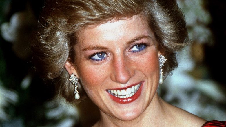 الأميرة مارغريت تحرق رسالة كتبتها الأميرة ديانا