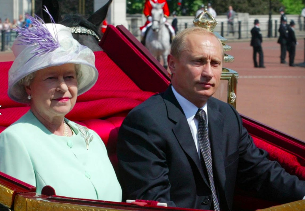 الملكة مع بوتين