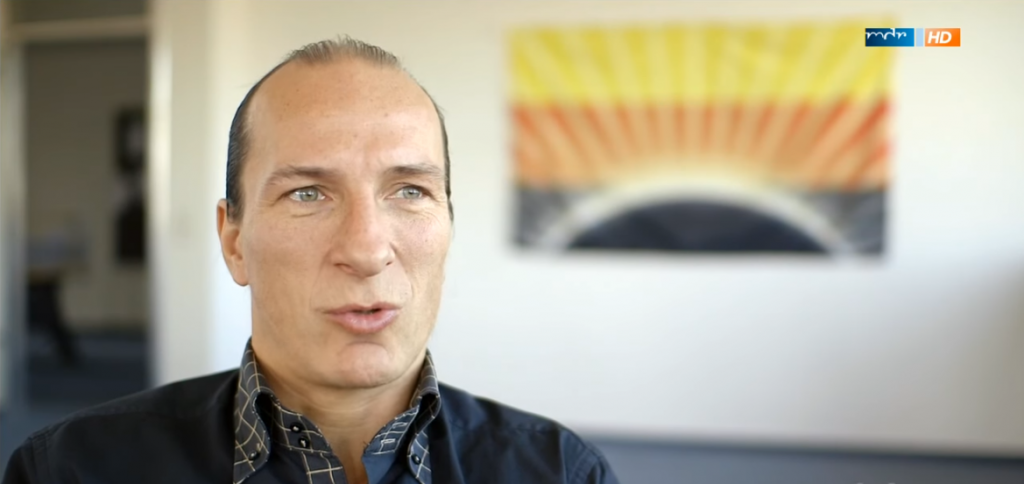 ألقت الشرطة الألمانية، يوم الأربعاء الماضي، القبض على بيتر فيتزك الذي أنشأ قبل أعوام  مملكة ألمانيا الخيالية، وسمَّى نفسه ملك ألمانيا بعد اختفائه فترة عام