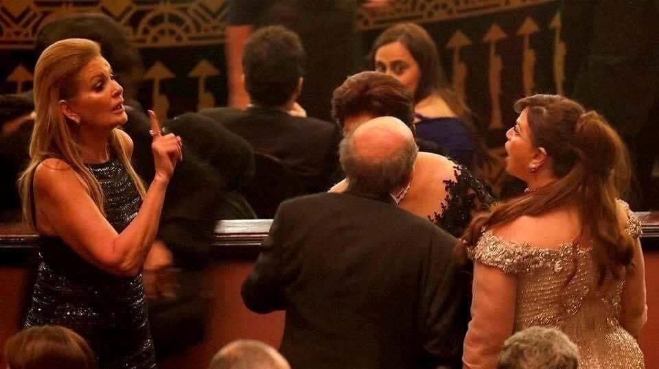 أول تعليق من يسرا على صورة «خناقتها» مع إلهام شاهين