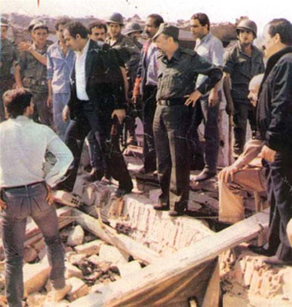 بعد الضربة الإسرائيلية على تونس في 1985 واغتيال القادة  الفلسطينيين ، نشر الجيش الجزائري قواته لحماية المجتمعين أجل إعلان الدولة الفلسطينية.