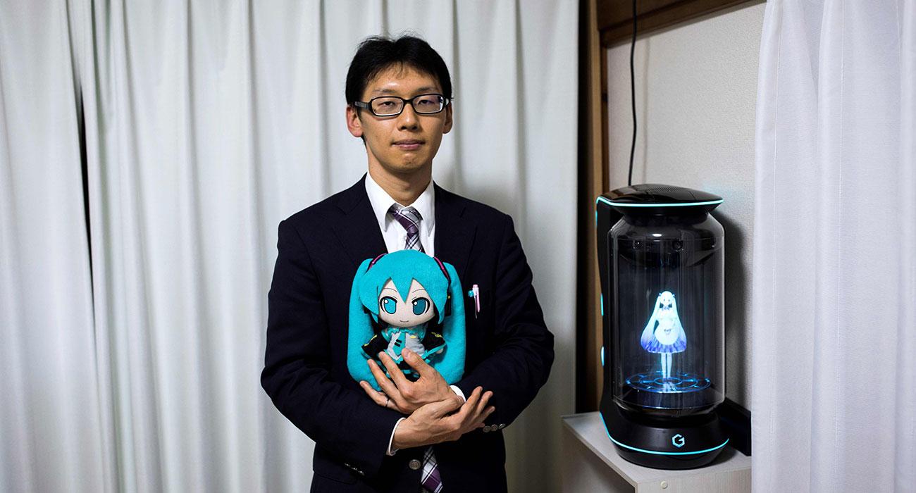 يتزوج من هولوغرام