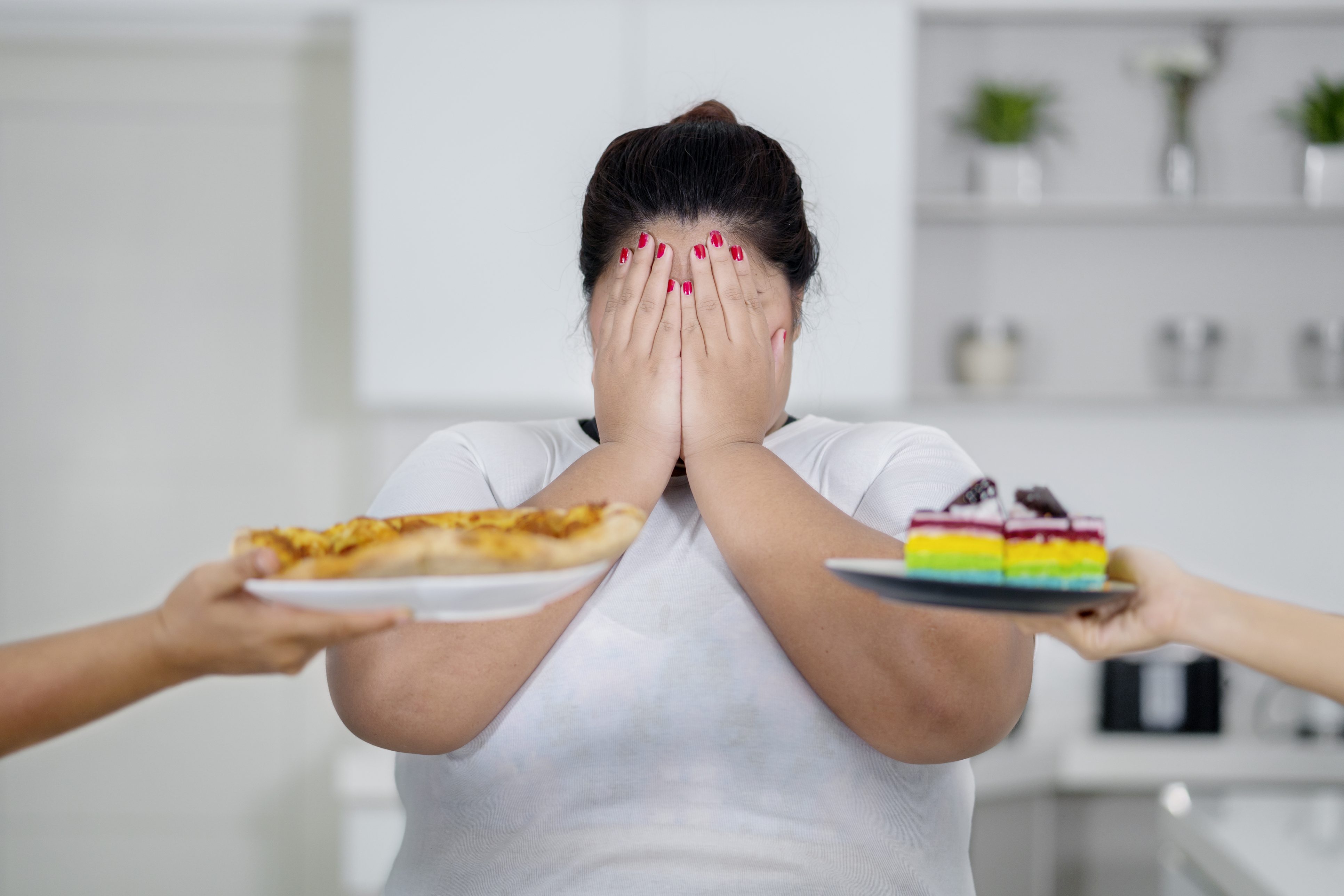 محاولة التخلص من السمنة تدفع بعض النساء لتصرفات خطيرة/ISTOCK