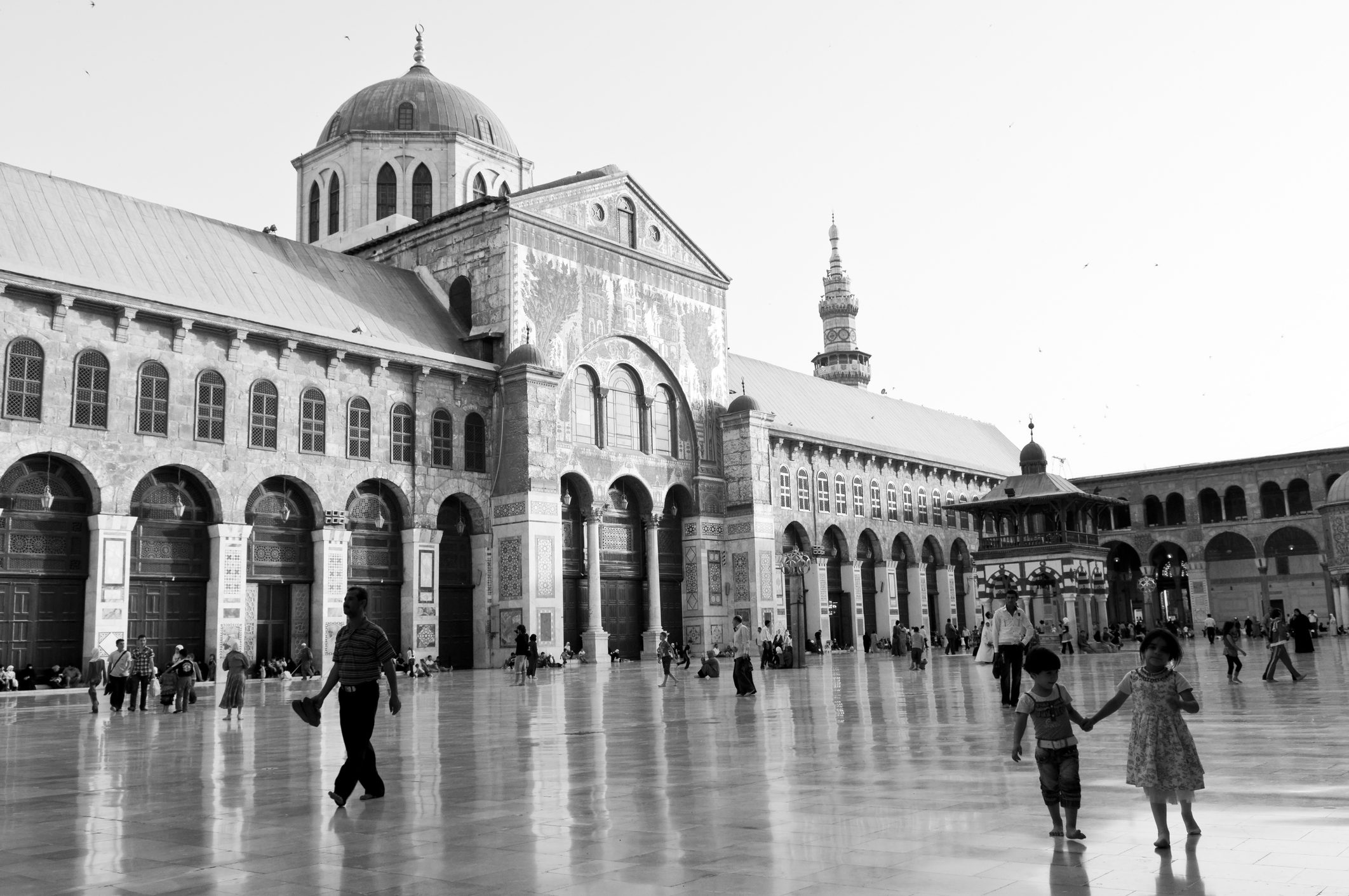 من هنا دخل خالد بن الوليد، وازدهرت المسيحية.. دمشق القديمة تأوي بيوتاً عمرها مئات السنين.. وهذا حالها بعد الحرب