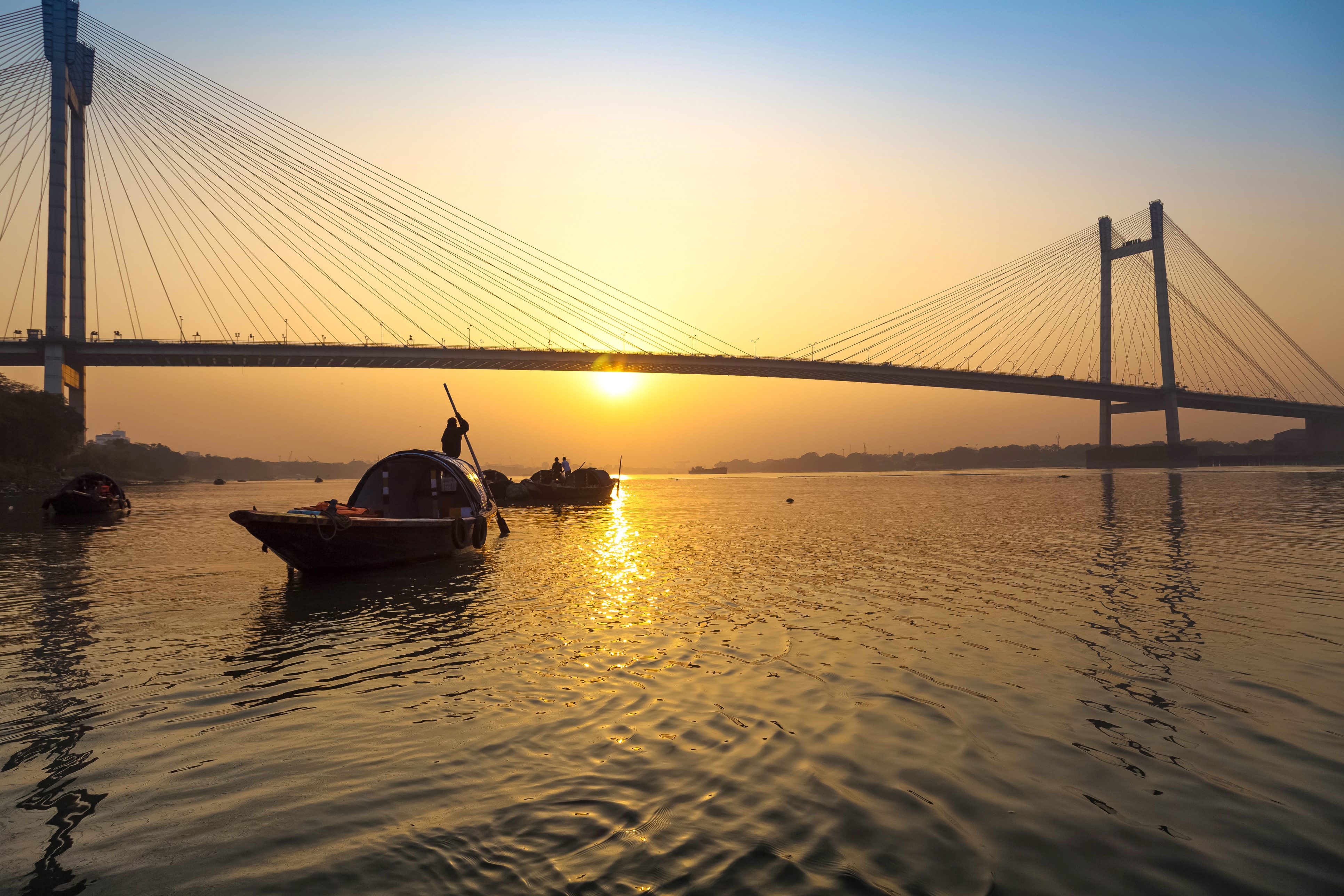 المشهد عند النهر في كلكتا/ISTOCK