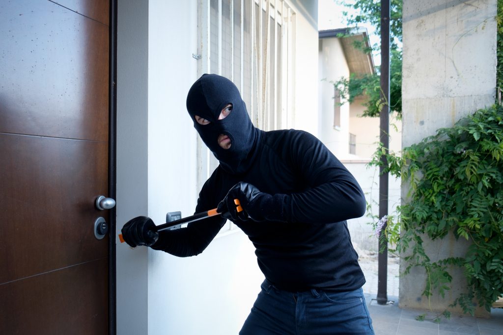 خوارزمية إلقاء القبض على اللصوص في مدينة نابولي الإيطالية سرقة