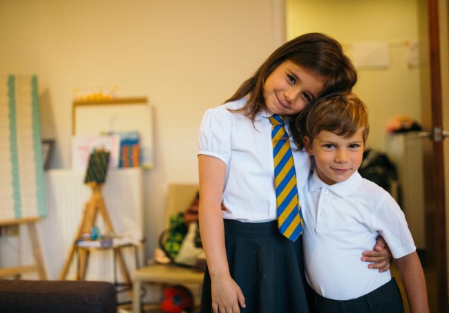 طفلتك ستصبح مثل أنجيلا ميركل.. كيف تنمو روح القيادة لدى الابنة الكبرى مع ميلاد أخيها الصغير؟