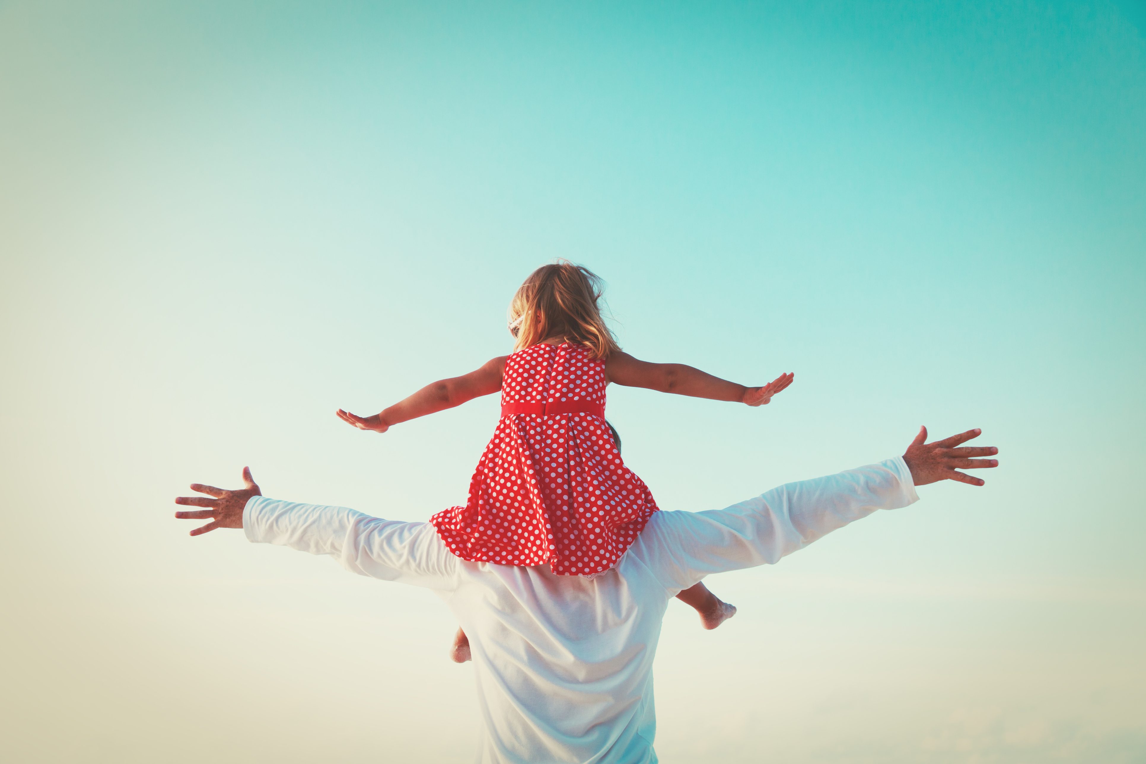 الابنة الكبرى تصبح قرة عين أبيها/ISTOCK