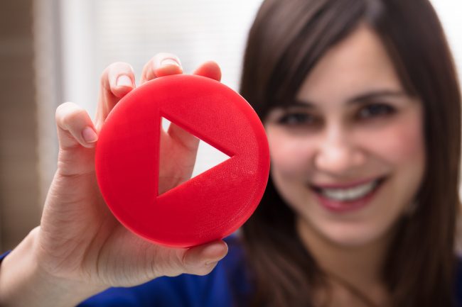 عرفوا الثراء بفضل يوتيوب، ثم انقلبوا عليه.. هكذا تدمّر منصة الفيديو الشهيرة مدونيها وتستفيد من انهيارهم