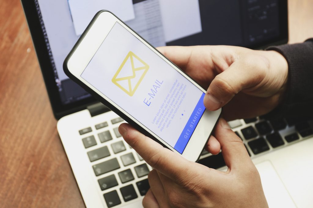 كتابة رسالة بريد إلكتروني باللغة الإنكليزية