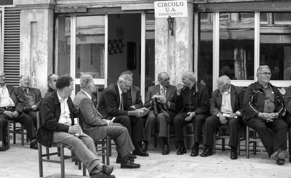 مأساة مروعة جعلت هذه القرية الإيطالية ترحب بالمهاجرين