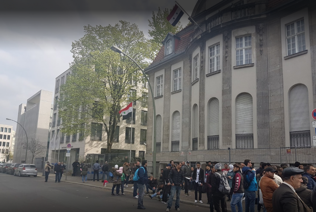 إعلانات تدعو السوريين للعودة