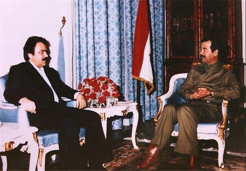 مسعود رجوي مع صدام حسين/مواقع التواصل الاجتماعي
