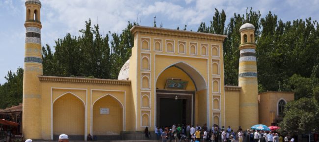 «شاهد».. السلطات الصينية تقتحم 3 مساجد وتهدمها.. اعتقلت 50 واعتدت بالضرب على عشرات المصلين، وطردت البقية بالقوة