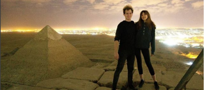 صور وفيديو المصور الدنماركي وصديقته تختفي من حساباته.. فهل ألقت السلطات المصرية القبض عليه؟