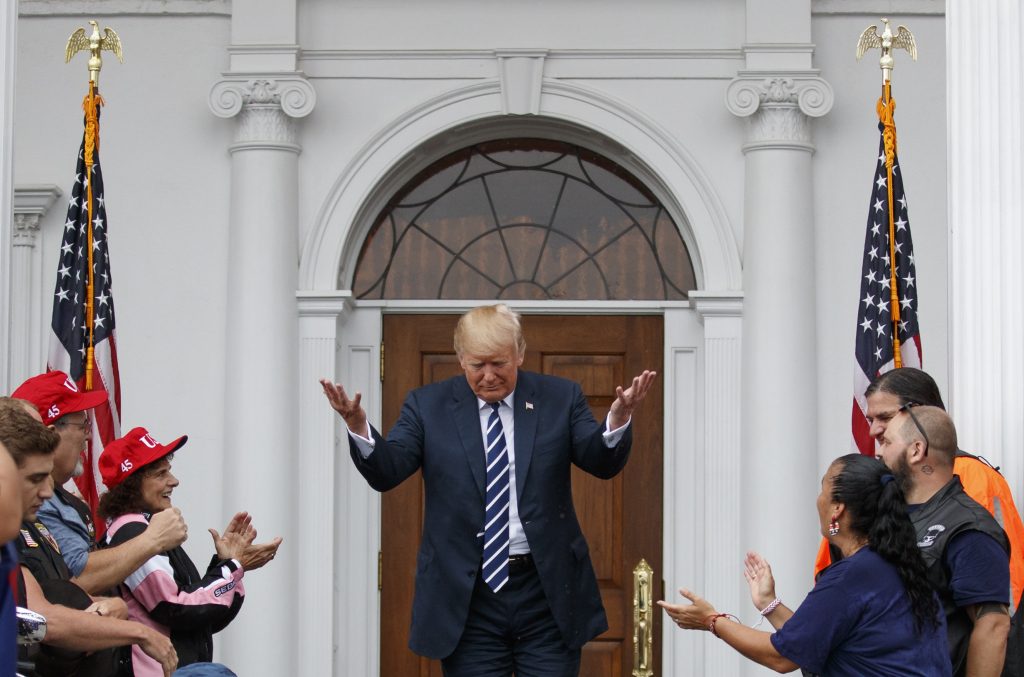 ترامب في نادي الغولف