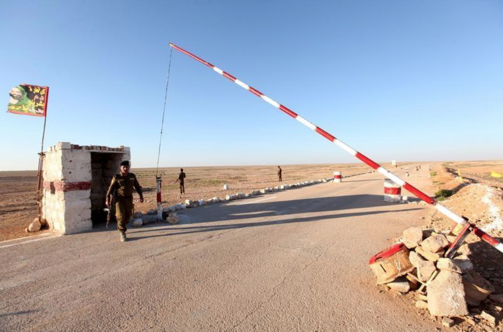 نقطة تفتيش على الحدود العراقية السعودية / رويترز