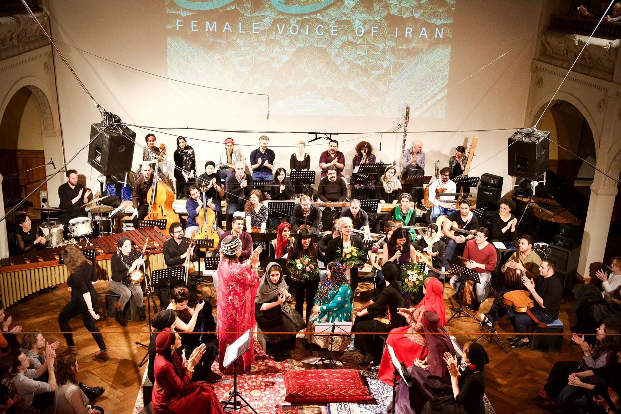 حفل موسيقي بحضور مطربات إيرانيات