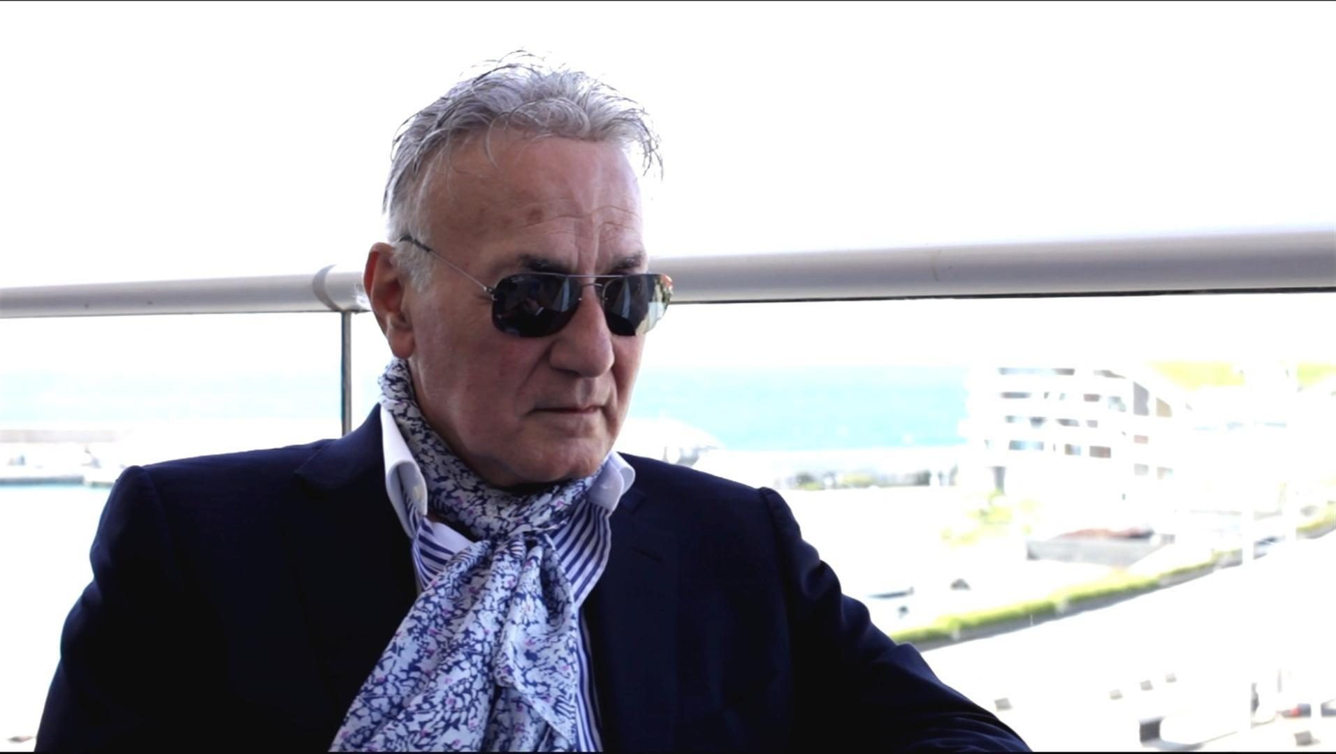 هل عزت أبوعوف مريض فعلاً؟