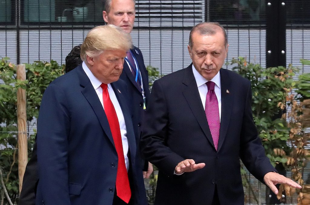 الرئيس التركي ونظيره الأميركي في لقاء سابق (رويترز)