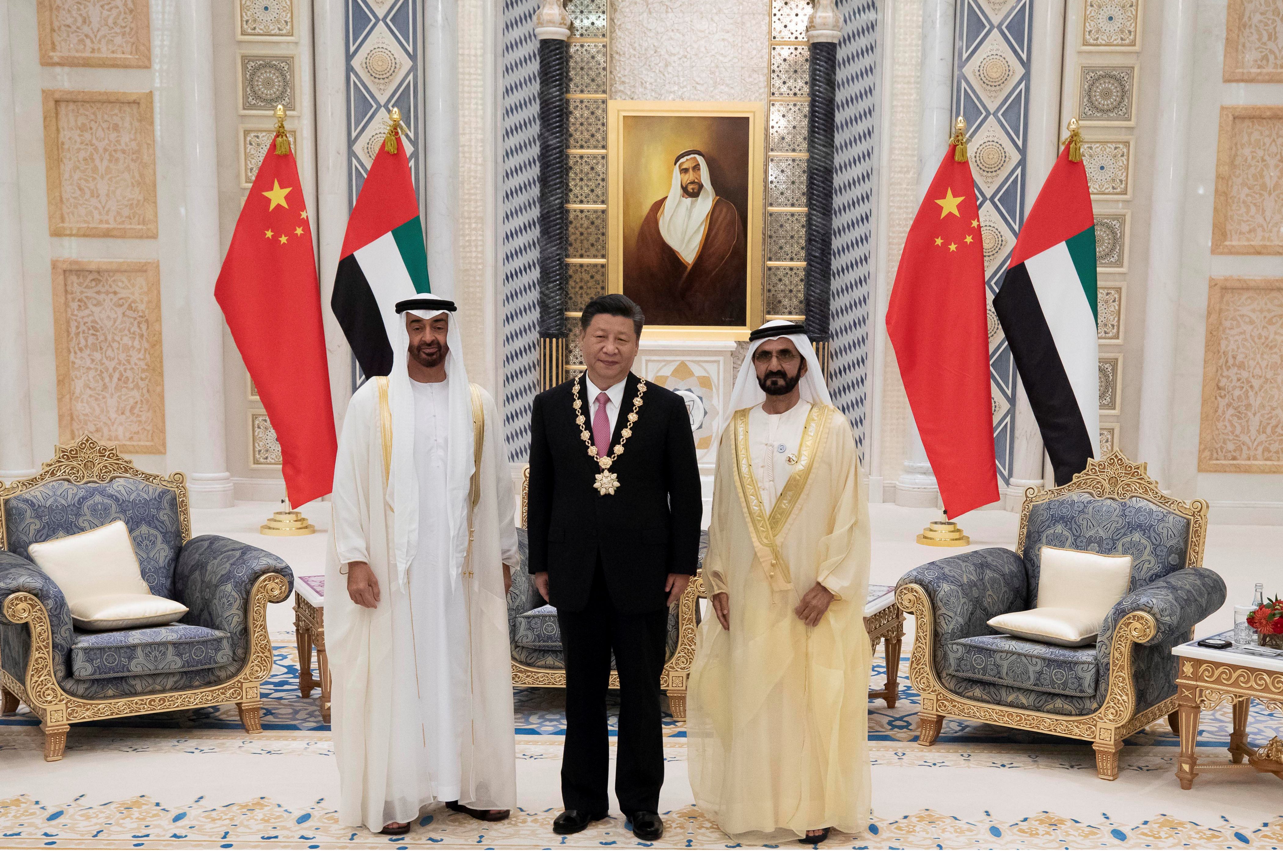 الشيخ محمد بن راشد والشيخ محمد بن زايد مع الرئيس الصيني/ رويترز