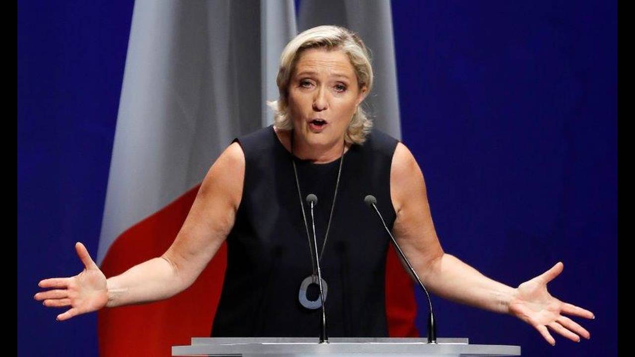 «اخرج من قصر الإليزيه وأقلع عن سياسة التقوقع».. زعيمة اليمين المتطرف في فرنسا تطالب الرئيس بفهم معاناة المتظاهرين