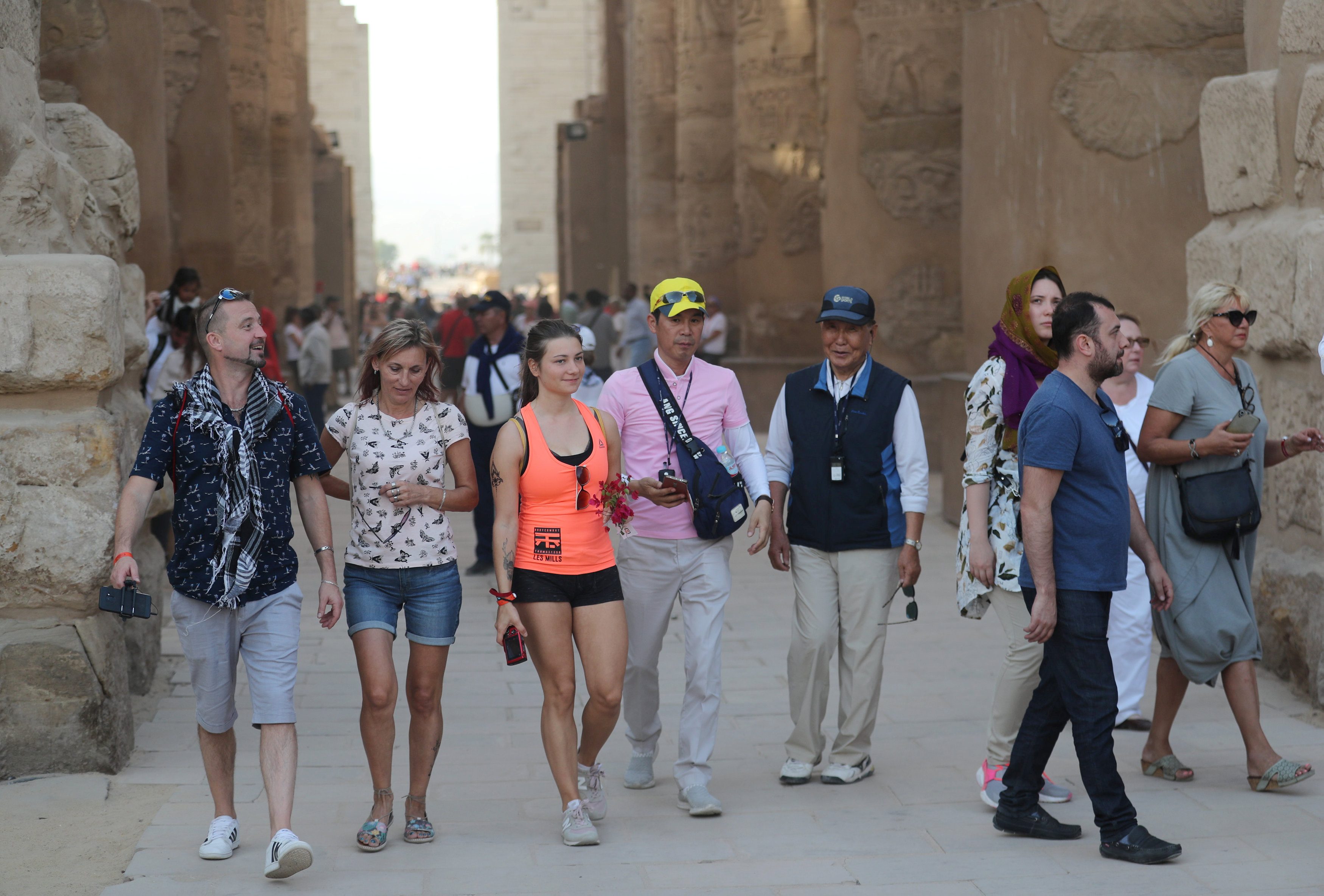 سياح في مدينة الأقصر جنوب مصر