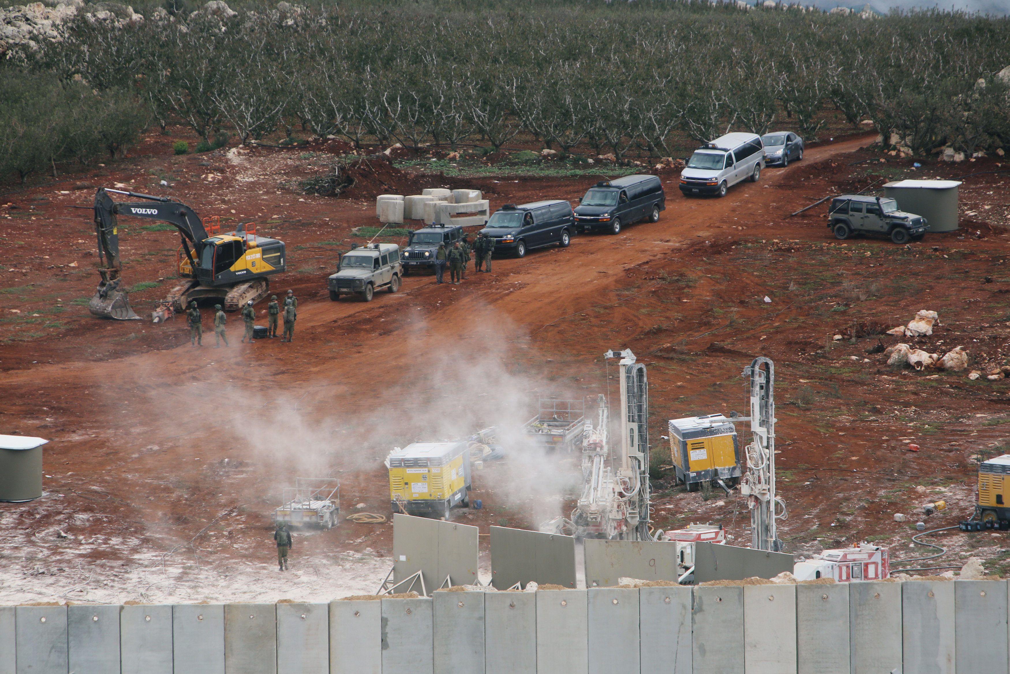 قوات إسرائيلية تقوم بالبحث عن أنفاق حزب الله