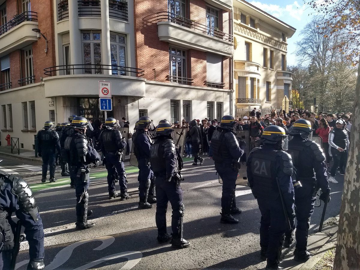 شرطة مكافحة الشغب الفرنسية