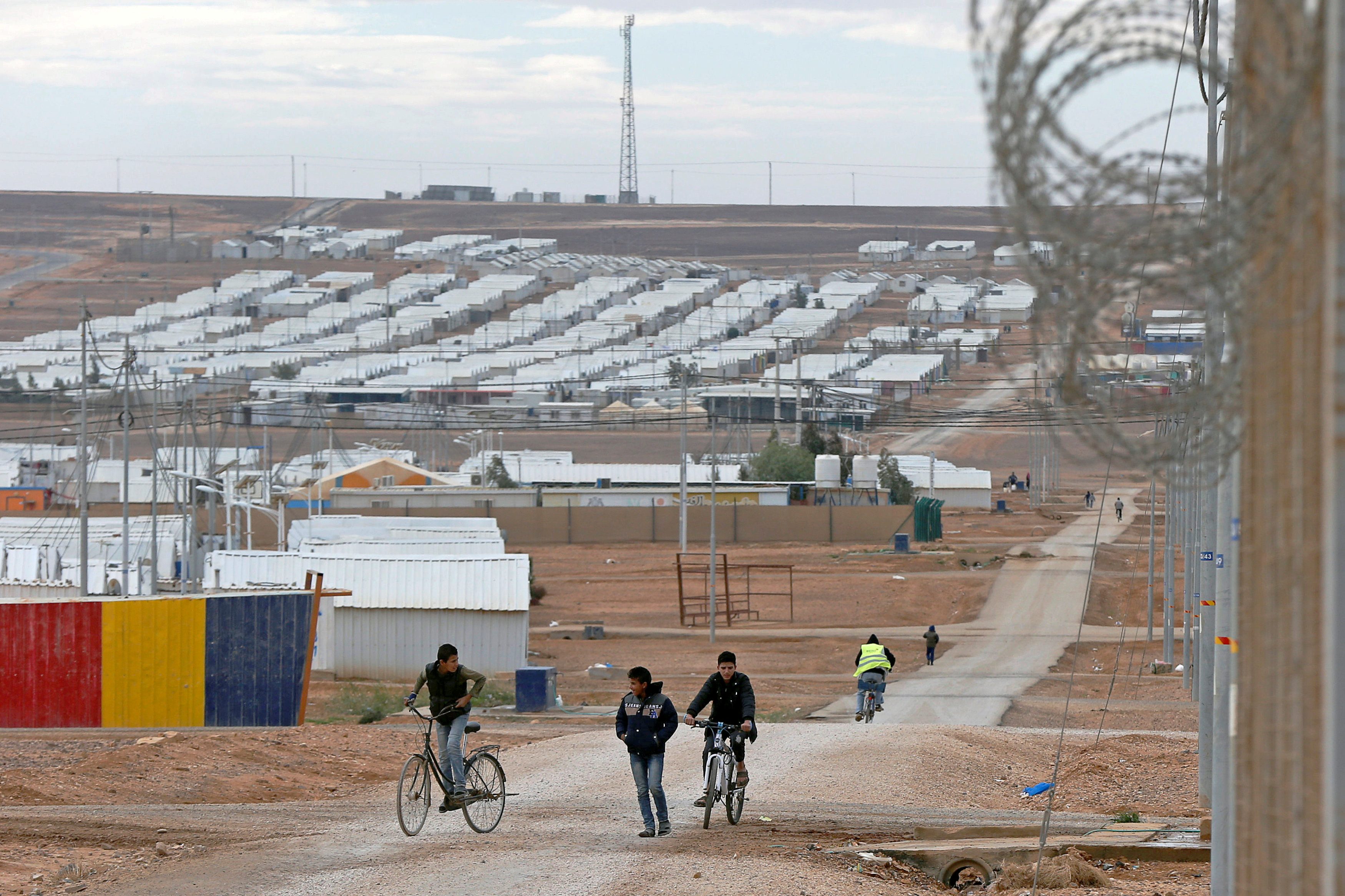 قصص سوريِّين فقراء تعرضوا للنهب والابتزاز بنقاط التفتيش
