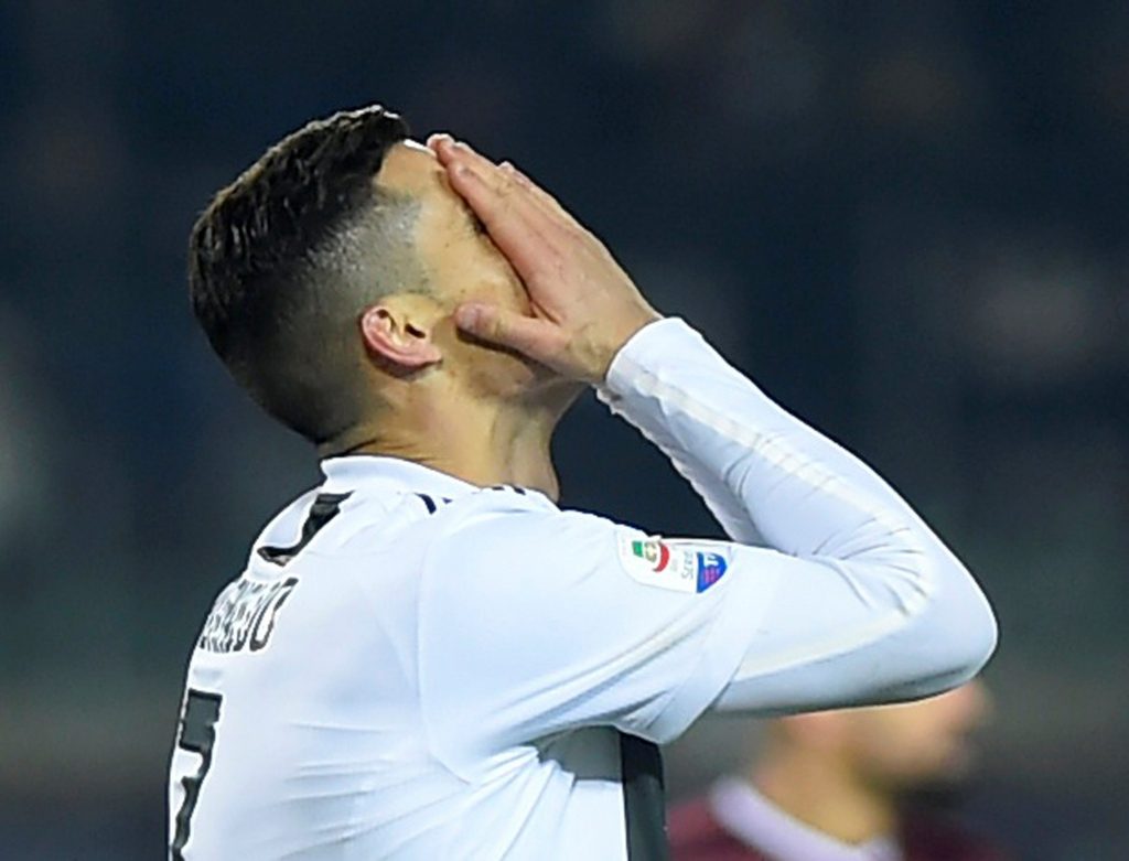 طلب المشجعة التي كسر رونالدو أنفها