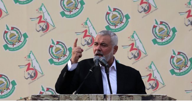 نفت «بشكل قاطع» إرسال 800 مسلح من غزة إلى القاهرة.. أول رد من حركة حماس على شهادة مبارك في قضية «اقتحام السجون»