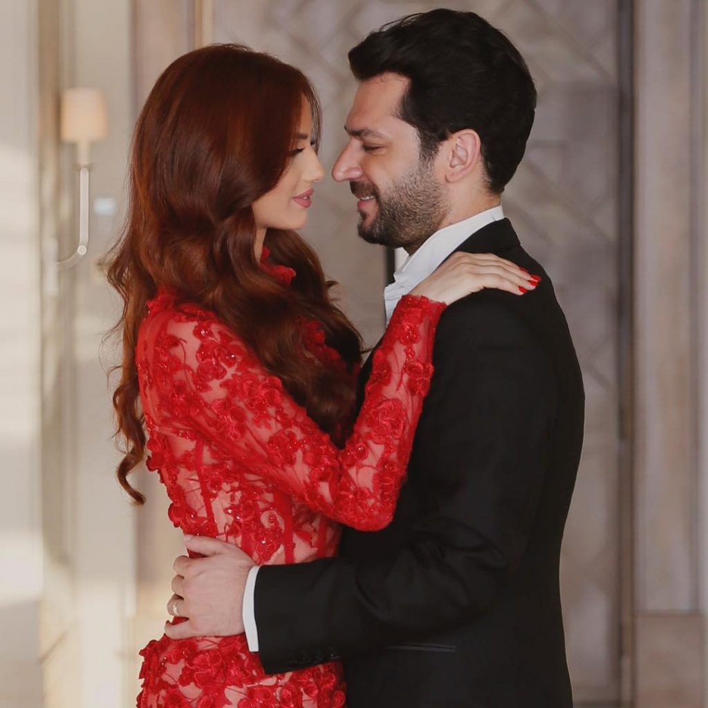 زوجة الممثل مراد يلدريم المغربية إيمان الباني حامل مراد يلدريم وزوجته