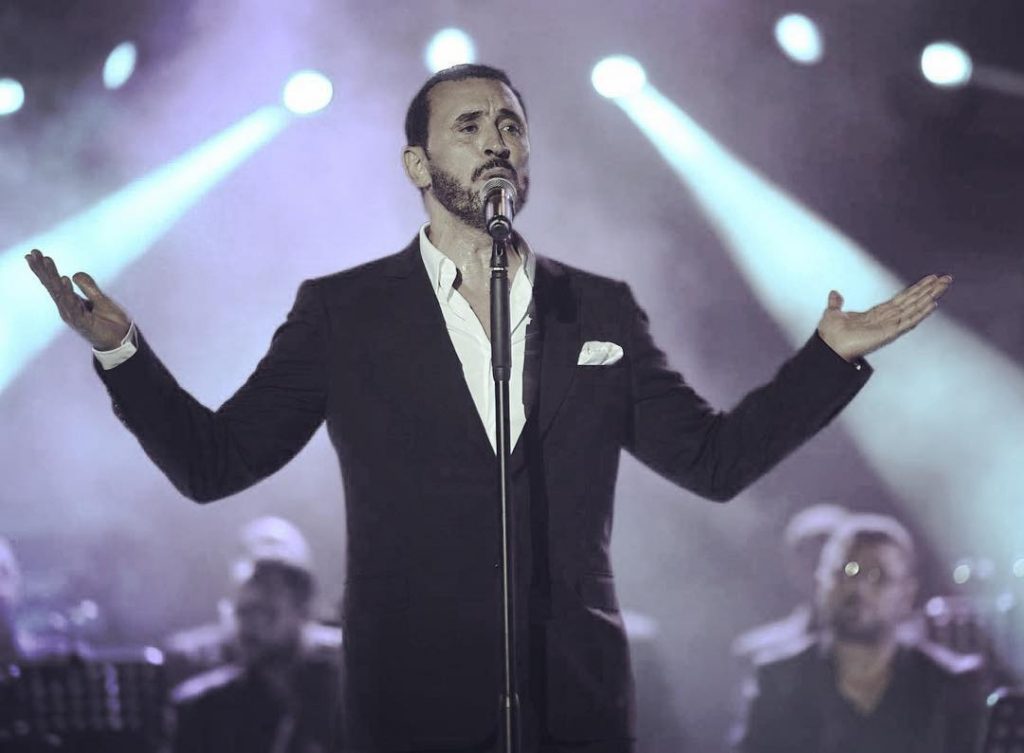 المغني العراقي كاظم الساهر يُفكر في اعتزال الفن