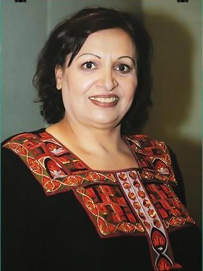 بجسد هزيل، وعلى كرسي متحرك.. أول ظهور للفنانة أمل عباس بعد العلاج.. شكرت فنانة خليجية على التكفل بمصاريف سفرها وإقامتها