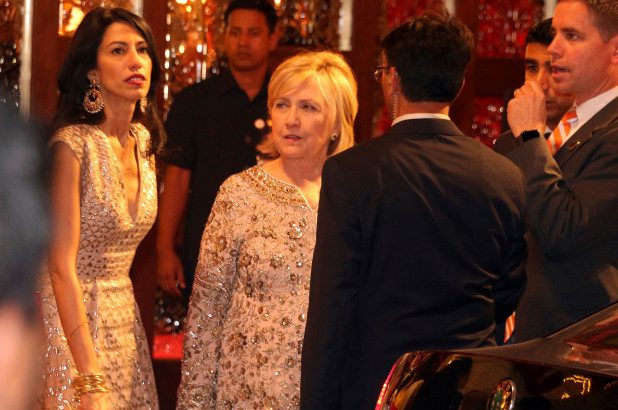 هيلاري كلينتون الرقص الهندي