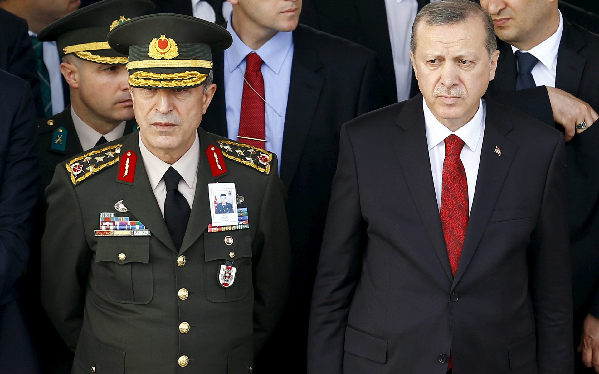 الرئيس التركي مع وزير الدفاع