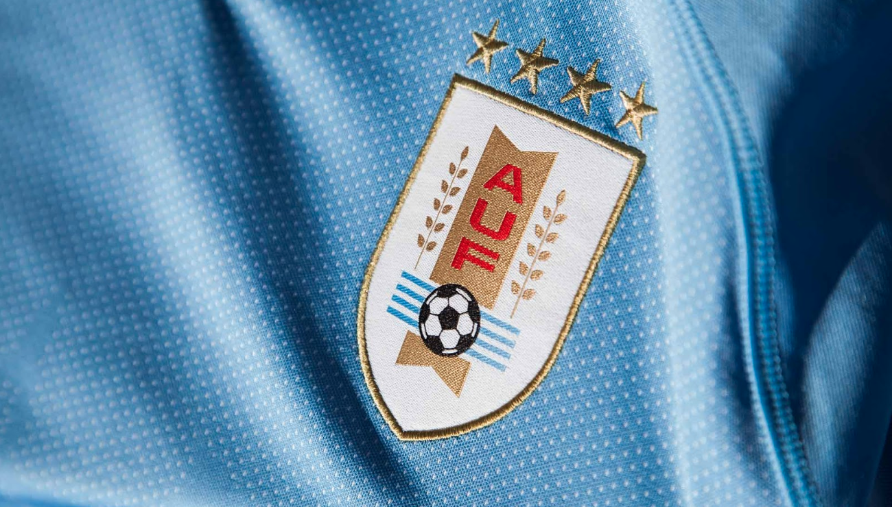 قميص منتخب أوروغواي يضم 4 نجوم رغم فوز الفريق بكأس العالم مرتين فقط