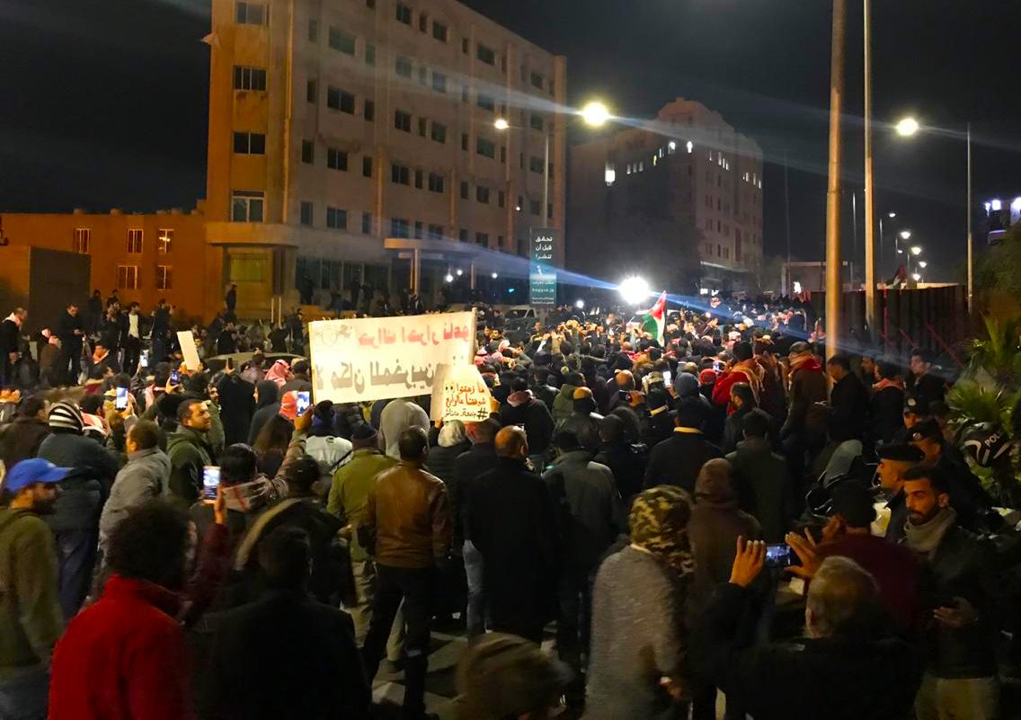 آلاف الأردنيين شاركوا في اعتصام احتجاجي بالقرب من رئاسة الوزراء مساء الخميس (مواقع)