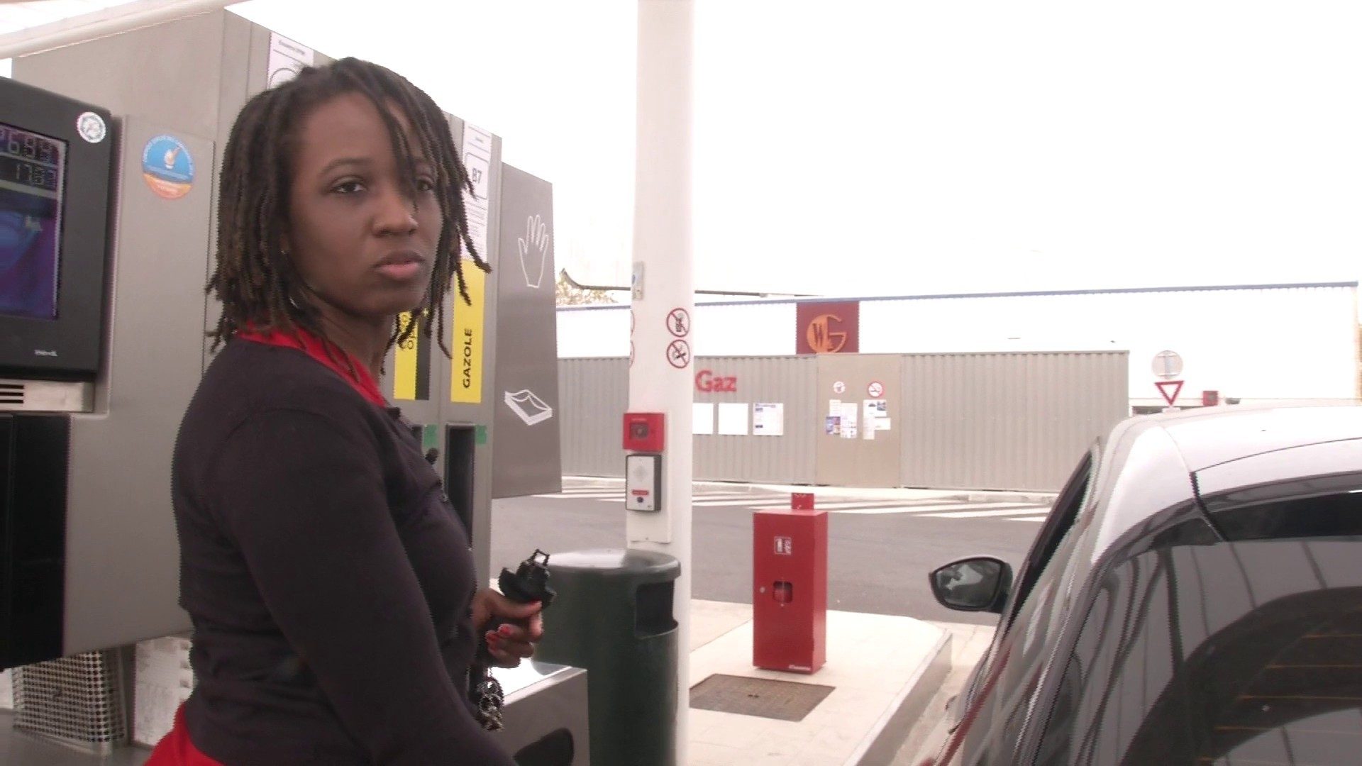 بائعة تعيش في ريف باريس.. تعرف على المرأة التي أطلقت حراك  «السترات الصفراء» في فرنسا!