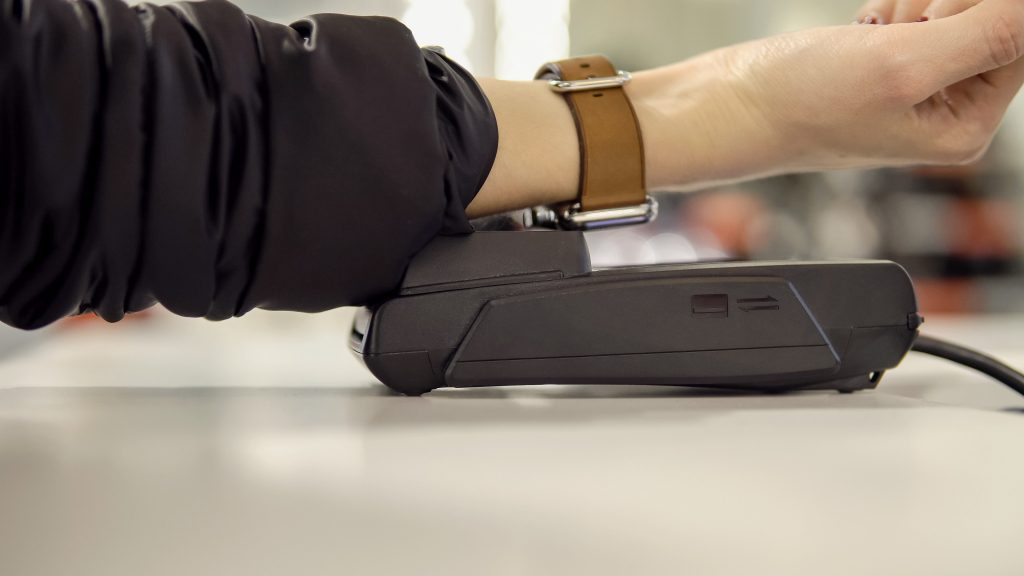 الشرائح الإلكترونية المزروعة تحت الجلد