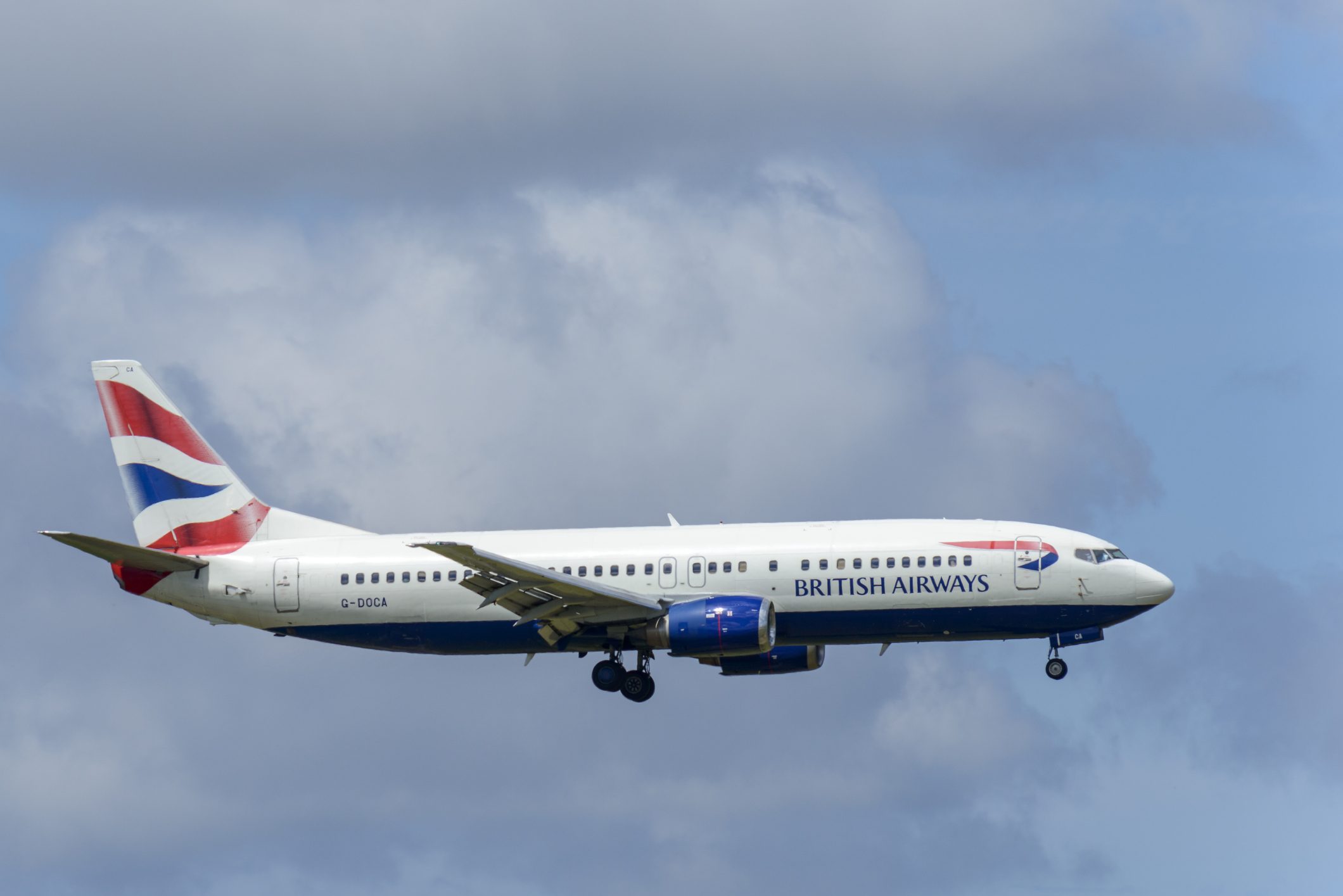 نقل طفلة إلى مقعد وسخ في طائرة بريطانية