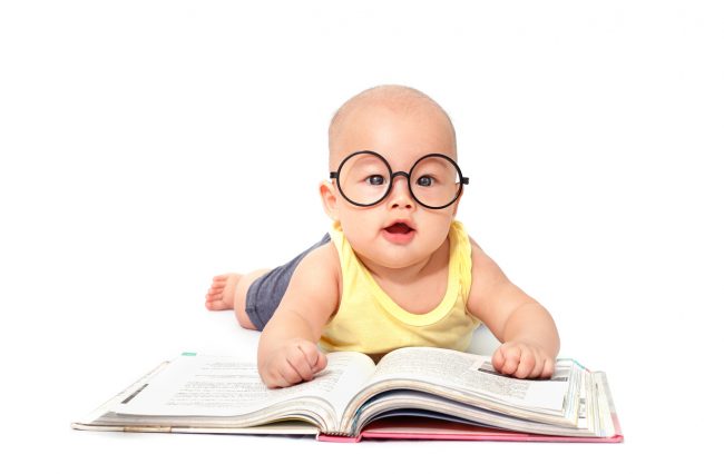 طريقة بكائه وتفاعله مع الأصوات والصور مؤشرات هامة على ذكائه.. تنبأ بمستقبل طفلك من عامه الأول