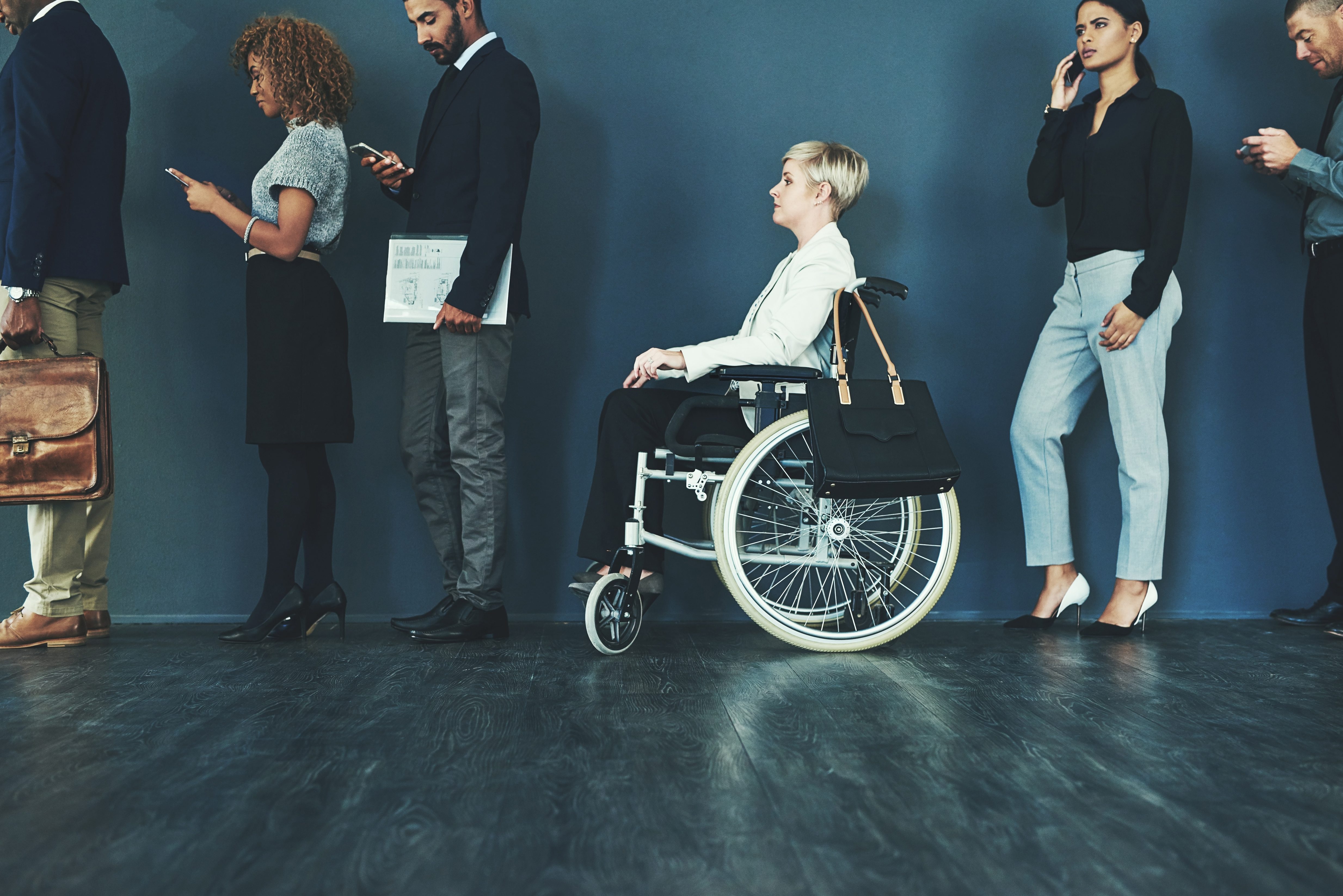 مرض التصلب المتعدد قد يضطر بعض المرضى إلى استخدام كرسي متحرك/ISTOCK